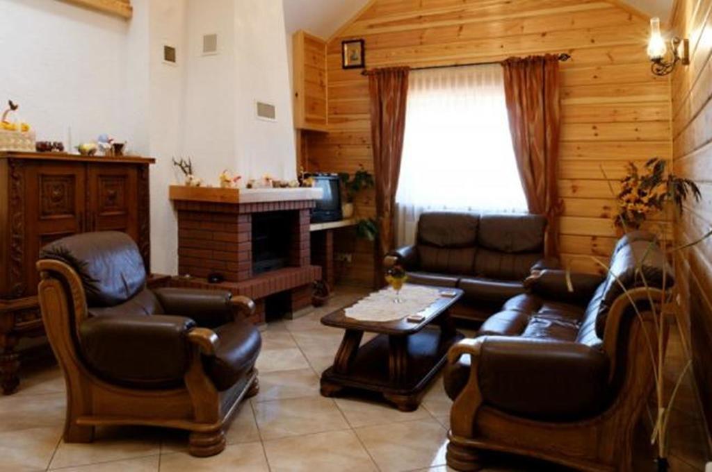 Pokoje Goscinne Na Skraju Puszczy Pogorzelce Buitenkant foto
